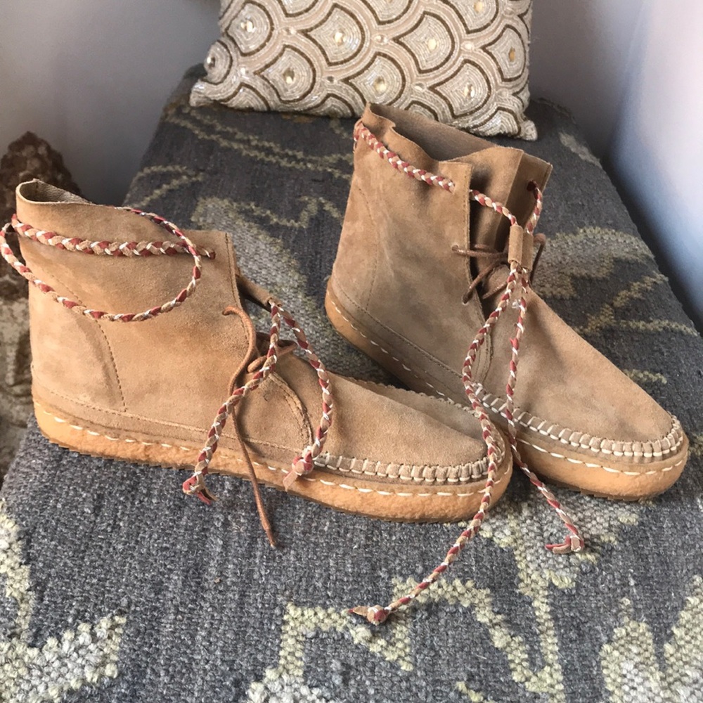 BRAND NEW Artisan Path Chukkas